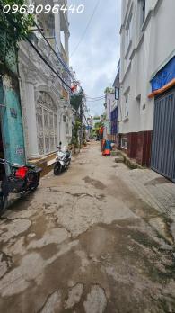 Bán dãy nhà 2 tầng hẻm xe hơi gần Bùi Văn Ba Quận 7 thu nhập cho thuê ổn định