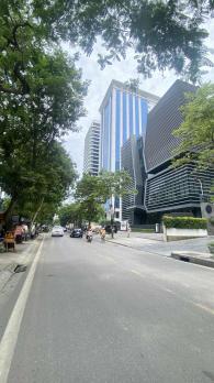 Bán 1200m2 đất tặng biệt thự mặt phố Đội Cấn phường Ngọc Hà