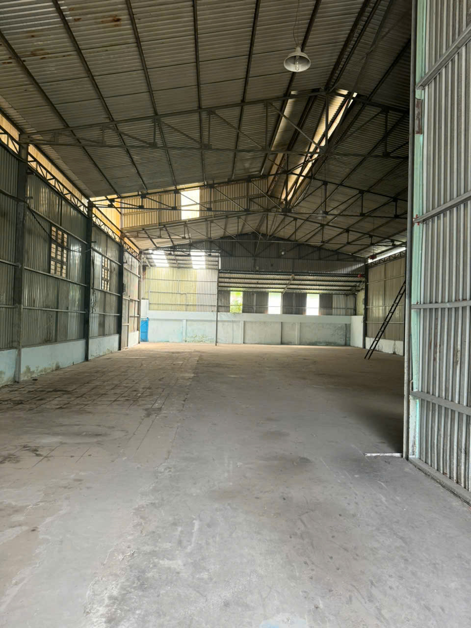 Kho xưởng mới xây dựng100% đường hương lộ 2 mã Lò,ao đôi cho thuê (160m-200m-300m) Bình Tân