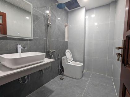 Bán nhà ngõ 34 Nguyễn Thị Định, 60m2 x 5 tầng, ô tô tránh