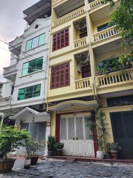Bán nhà Bạch Đằng, HBT 45m x 4PN, vỉa hè, ô tô, KD, giá 16.3 tỷ. LH: 0366051369
