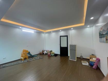 Bán nhà phố Kim Mã, Ba Đình, nhà đẹp dân xây, mặt tiền rộng, sổ đỏ vuông đẹp