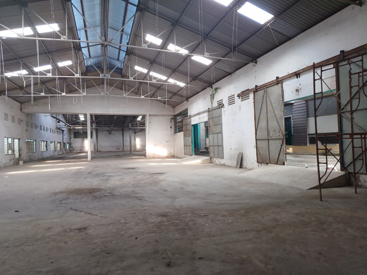 Hiện tại tôi đang có nhu cầu cho thuê: 4 nhà xưởng(500m2;600m2,800m2;1.000m2) Lại Hùng Cường