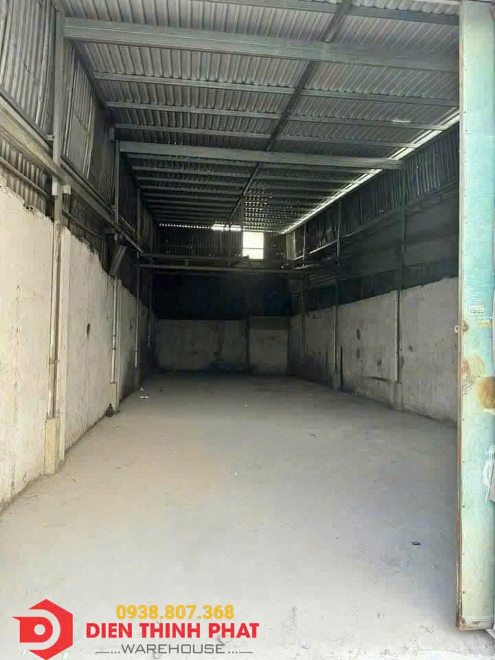 Cho thuê xưởng đường hương lộ 2 DT: 400m2 giá:28tr/tháng đường xe conterner( hướng chánh nam)
