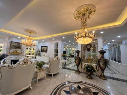 Bán biệt thự Trần Thái Tông, 250m2 x 5 tầng, lô góc