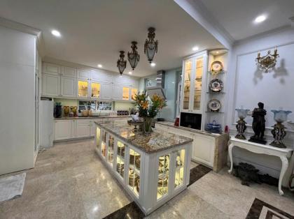 Bán biệt thự Trần Thái Tông, 250m2 x 5 tầng, lô góc
