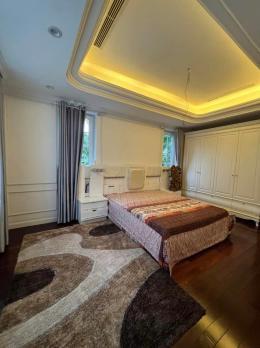 Bán biệt thự Trần Thái Tông, 250m2 x 5 tầng, lô góc