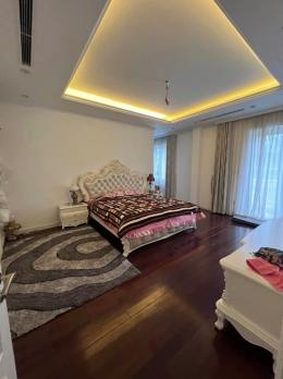 Bán biệt thự Trần Thái Tông, 250m2 x 5 tầng, lô góc