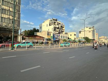 Bán nhà mặt tiền Trần Bá Giao 111m2 nở hậu 6.3m view góc tương lai tiện xây mới 8.99 tỷ.