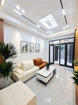 Bán nhà  tại Phạm Văn Đồng,  60m2, ô tô, kinh doanh, nhỉnh 15tỷ.