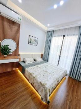 Bán nhà  tại Phạm Văn Đồng,  60m2, ô tô, kinh doanh, nhỉnh 15tỷ.