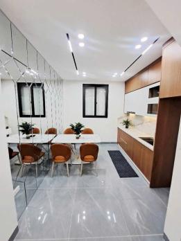 Bán nhà  tại Phạm Văn Đồng,  60m2, ô tô, kinh doanh, nhỉnh 15tỷ.