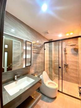 Bán nhà  tại Phạm Văn Đồng,  60m2, ô tô, kinh doanh, nhỉnh 15tỷ.