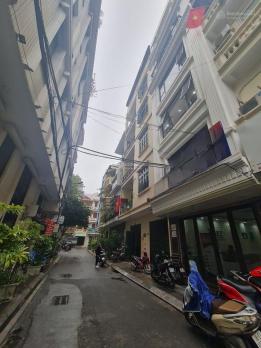 Chính chủ gửi bán ngôi nhà nằm ngõ 28 đẹp nhất Xuân La, cạnh Hồ Tây.  + Diện tích 60 mét vuông, mặt tiền 5m, giá 24 tỷ