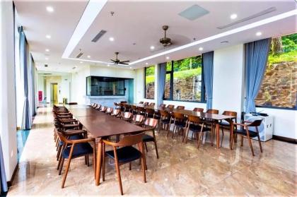Bán GOLF VILLA-Tam Đảo 2300m2-4T Th/Máy MT30m Dòng Tiền 2,4 Tỷ/Năm 40 Tỷ Tam Đảo.
