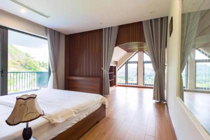 Bán GOLF VILLA-Tam Đảo 2300m2-4T Th/Máy MT30m Dòng Tiền 2,4 Tỷ/Năm 40 Tỷ Tam Đảo.