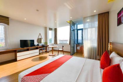 Cần bán khách sạn mặt phố thuộc P. Hai Bà Trưng - 11x100m² - doanh thu 200 - 250tr/tháng - giá 49. X tỷ (thương lượng).