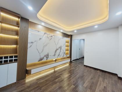 Bán nhà 5 tầng, ô tô đỗ cửa – Ngõ thẳng, cách phố Cầu Giấy chỉ 50m – Giá 15.5 tỷ
