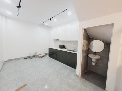 Bán nhà 5 tầng, ô tô đỗ cửa – Ngõ thẳng, cách phố Cầu Giấy chỉ 50m – Giá 15.5 tỷ