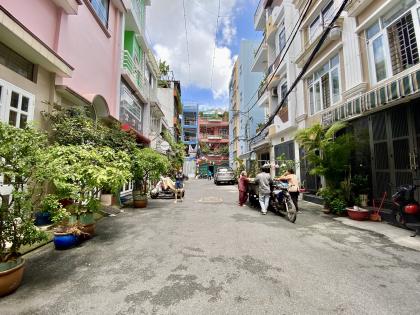 Nhà Huỳnh Văn Bánh P11 PN - DT 32m2, 5 tầng, hẻm ô tô - 9.8 TỶ