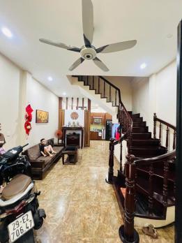 Bán nhà ngõ 46 Hào Nam, Diện tích 45m x5 tầng, mặt tiền 4.6m, gias.9 tỷ