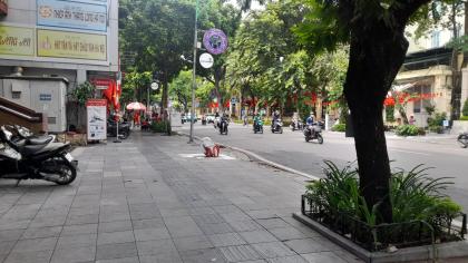 Bán 300m2 DTSD Mặt Phố Quận Hoàn Kiếm MT12m-3T VỪA Ở VỪA KD 33 Tỷ Hàng Bài.