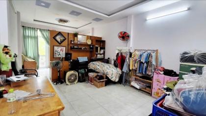 Bán nhà Mặt Tiền Nguyễn Hồng Đào - giao Bàu Cát, 4,1x16,5m, 4 Tầng, 4PN, chào 17,9 tỷ.