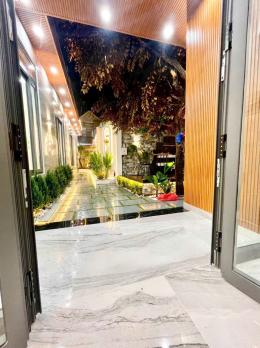 Bán Nhà Sân Vườn Đẹp Mặt Tiền Hẻm Huỳnh Tấn Phát Phú Xuân Nhà Bè – Giá 6,8 Tỷ