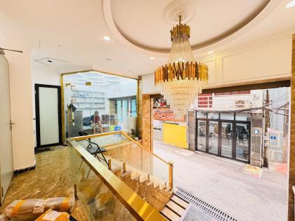 Bán Toà Nhà Võ Chí Công Ô Tô 180m2-9T MT8m LÔ GÓC 77 CHDV 82 Tỷ Có Thương Lượng.