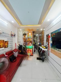 ???? Q11: NGAY HÀN HẢI NGUYÊN – 3/2 – HẺM 8M THÔNG – 4 TẦNG ĐÚC ĐẸP ???? •	Diện tích: 31m² (3 x 10m vuông vức, hoàn công đủ)