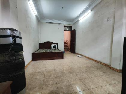 CHO THUÊ NHÀ ĐƯỜNG HUỲNH THÚC KHÁNG KÉO DÀI, ĐỐNG ĐA, MẶT NGÕ - Ô TÔ ĐỖ CỬA - 20M RA PHỐ