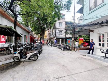 Bán căn hộ tập thể phố Chùa Bộc, Đống Đa, ngõ thông, ô tô tránh đỗ cầu thang, sổ đỏ lớn