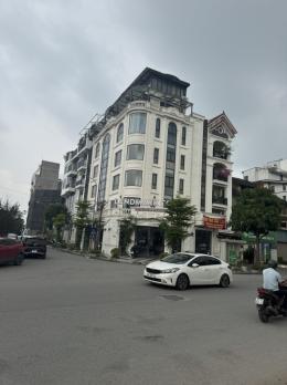 bán nhà phố Yên Xá, Thanh Trì, lô góc 2 mặt tiền, 230m2, 7 tầng thang máy, giá 83 tỉ