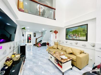 ???? VỊ TRÍ VÀNG – NGUYỄN TRỌNG TUYỂN ???? Phường 15, Quận Phú Nhuận. . Diện tích 3.7m x 15.5m, công nhận đủ.