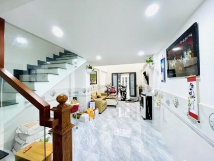 ???? VỊ TRÍ VÀNG – NGUYỄN TRỌNG TUYỂN ???? Phường 15, Quận Phú Nhuận. . Diện tích 3.7m x 15.5m, công nhận đủ.