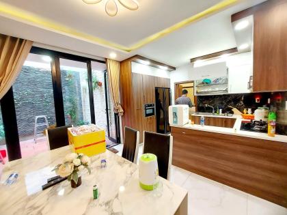 XE HƠI THÔNG! Bán Nhà Đẹp 5 Tầng Xe Hơi Thông Tô Hiến Thành, 53m2, 12.5 Tỷ