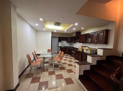Hẻm nhựa 10m, 86m2 TÀI LỘC, kết cấu 5 tấm, có thang máy, giếng trời, View sân thượng ngắm máy bay đáp.