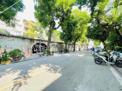 Bán Nhà Mặt Phố Phùng Hưng Hoàn Kiếm 104m2-4T MT5,5m 1 SỔ 1 CHỦ 94 Tỷ Có Thương Lượng.