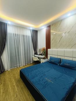 Bán nhà phố Nguyễn Phúc Lai, Hoàng Cầu, Đống Đa, 5 tầng thang máy mới, ngõ thông, gần hồ