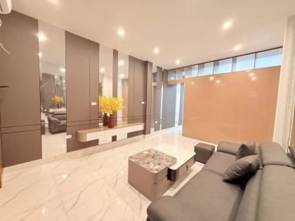 ????Siêu Tập thể Thái Thịnh 115m2, 3 ngủ, Nội thất cực chất, trung tâm Đống Đa, hơn 4 tỷ