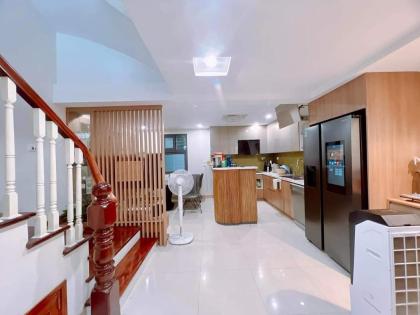 Bán nhà riêng tại Hoàng Quốc Việt, Cầu Giấy, 80m2, ô tô, kinh doanh,  29tỷ.