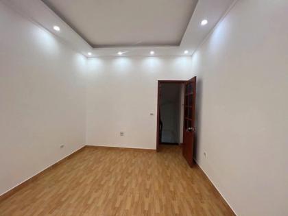 Bán nhà cạnh chợ cây Vạn Phúc - 3 bước ra đường ô tô - chỉ 6.15 tỷ