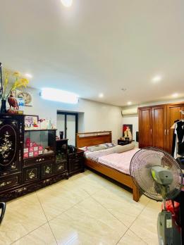 Bán căn hô tập thể gần Vũ Trọng Phụng, Thanh Xuân, nhà đẹp 3 ngủ, ô tô đỗ chân cầu thang, gần phố