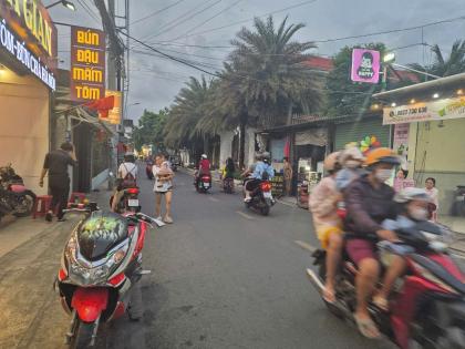 BÁN NHÀ (8x26) MẶT TIỀN NGUYỄN HỮU CẦU, HÓC MÔN giá rẻ