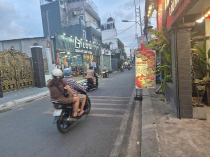 BÁN NHÀ (8x26) MẶT TIỀN NGUYỄN HỮU CẦU, HÓC MÔN giá rẻ
