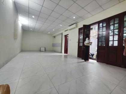 Cho thuê nhà ngõ 82 Kim mã diện tích 45m x 3 tầng, mặt tiền 8m, giá 11 triệu