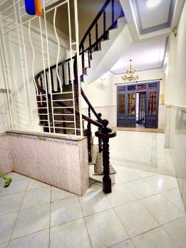 Khu Vip K300 DT 45m2 nhà 4 tầng BTCT hoàn công đủ giá 7,8 tỷ.