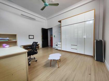 Cho thuê nhà ngõ Núi Trúc, Diện tích 48m x 4 tầng, măt tiền 4.8m, giá 12 triệu