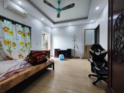 Cho thuê nhà ngõ Núi Trúc, Diện tích 48m x 4 tầng, măt tiền 4.8m, giá 12 triệu