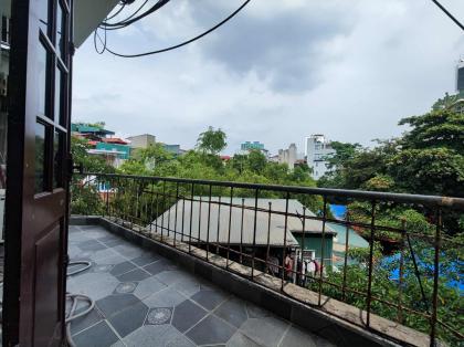 Cho thuê nhà ngõ Núi Trúc, Diện tích 48m x 4 tầng, măt tiền 4.8m, giá 12 triệu